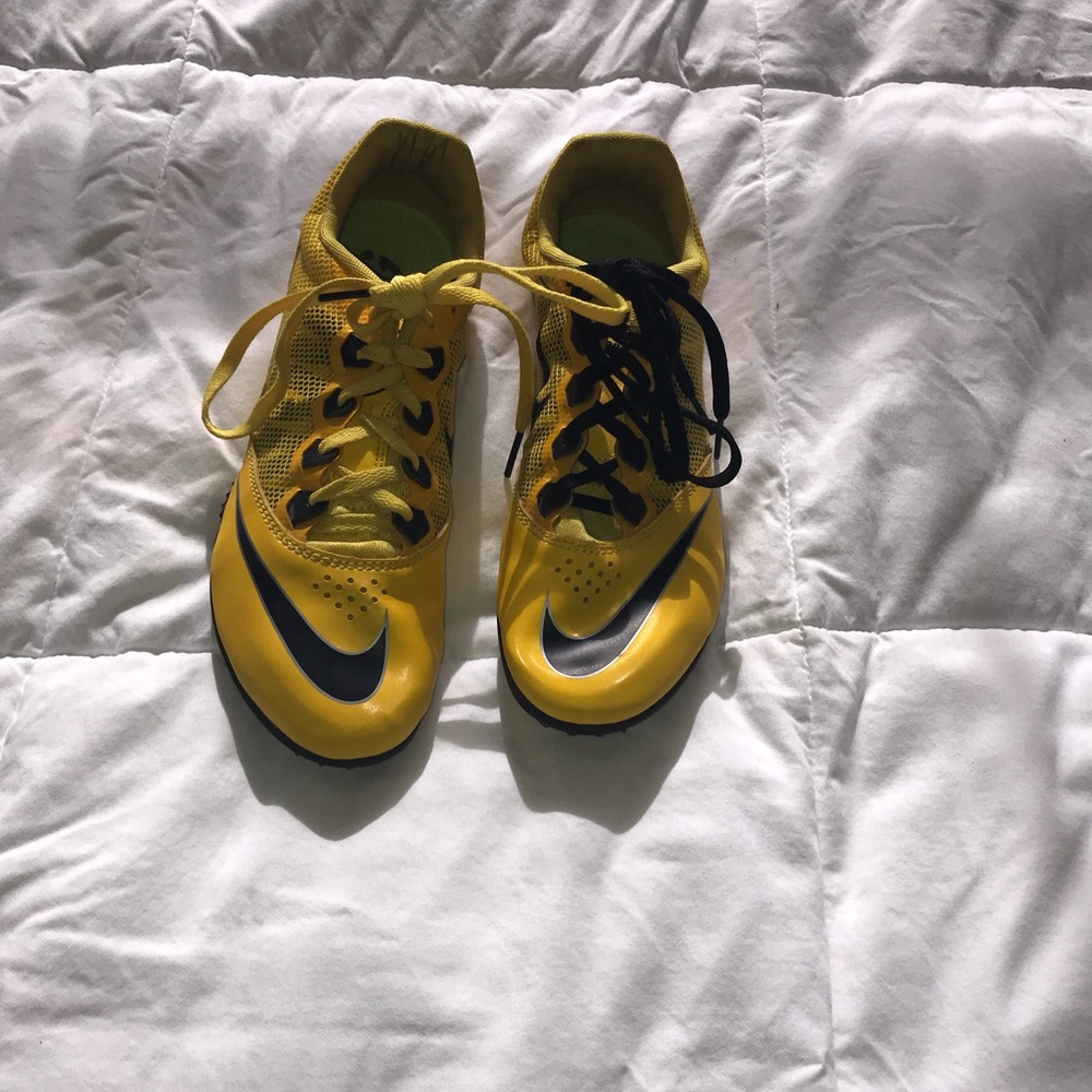 Nike running shoes rival S